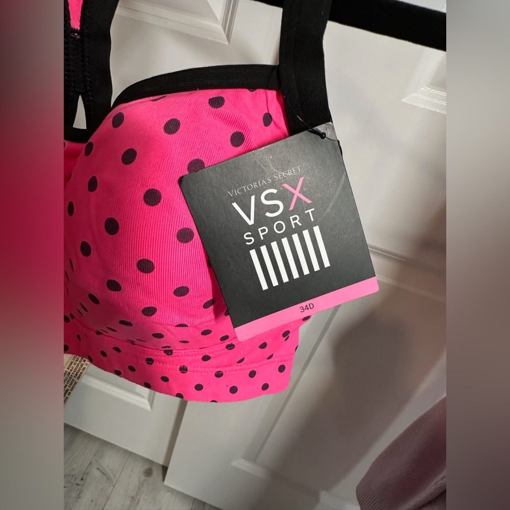 NWT VSX Sport padded sports bra size 34D